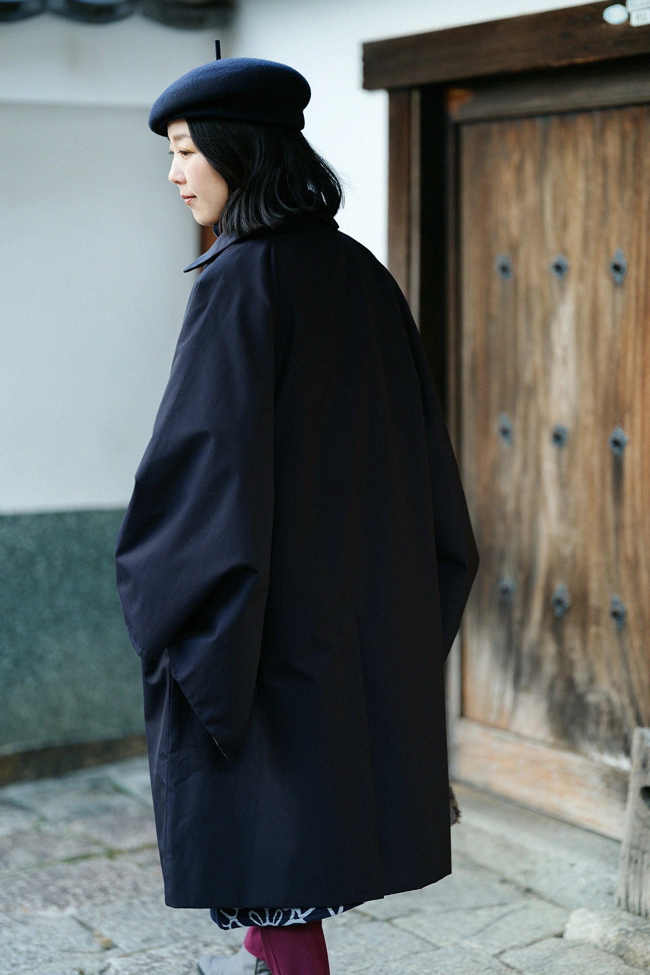 撥水 シャンブレー織 角袖ステンカラーコート/黒紺(くろこん)×金襴緞子(きんらんどんす)