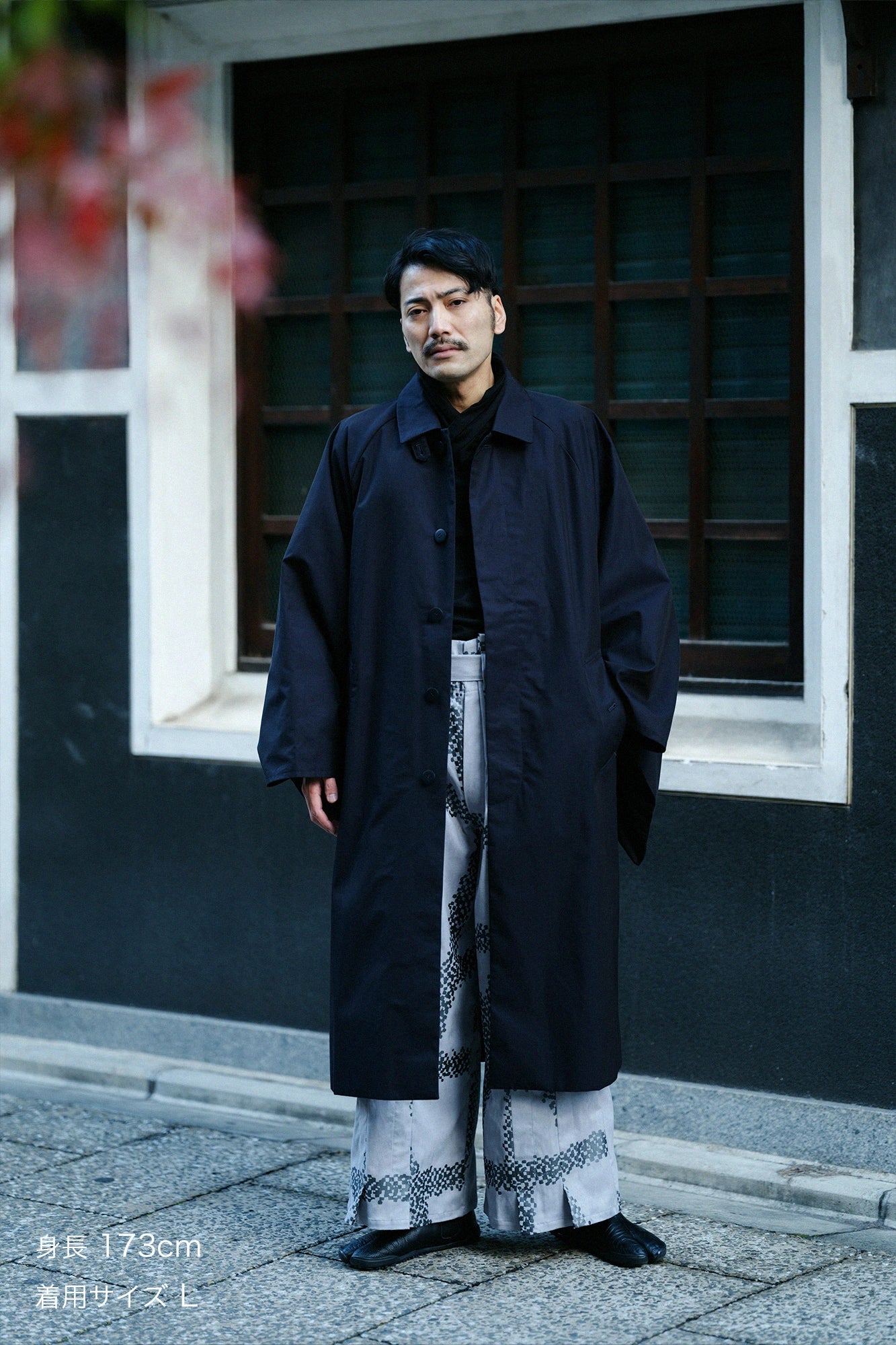 撥水 シャンブレー織 角袖ステンカラーコート/黒紺(くろこん)×金襴緞子(きんらんどんす)