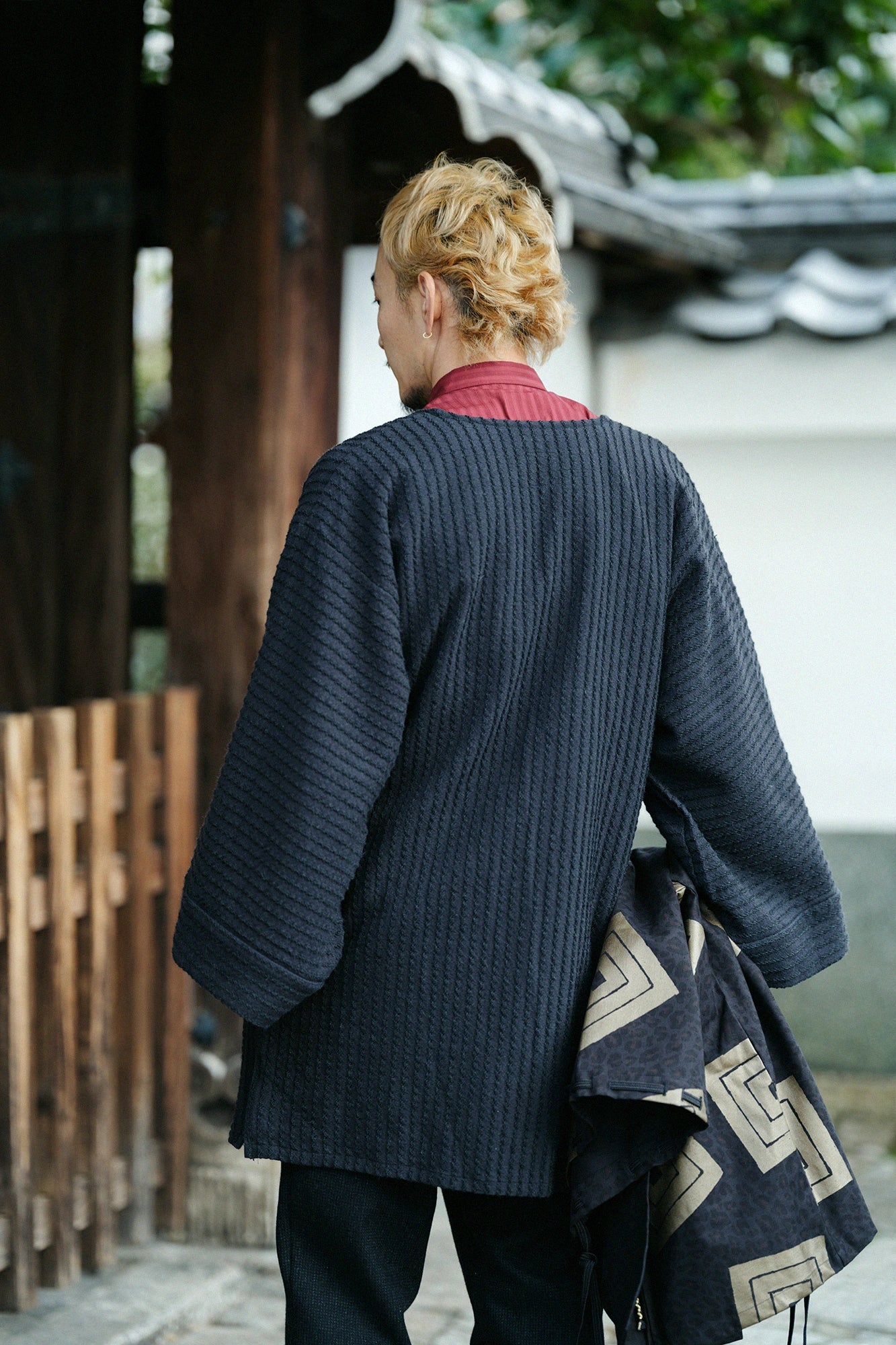 梳毛 多臂織 伯爵風靡 外披/黑色