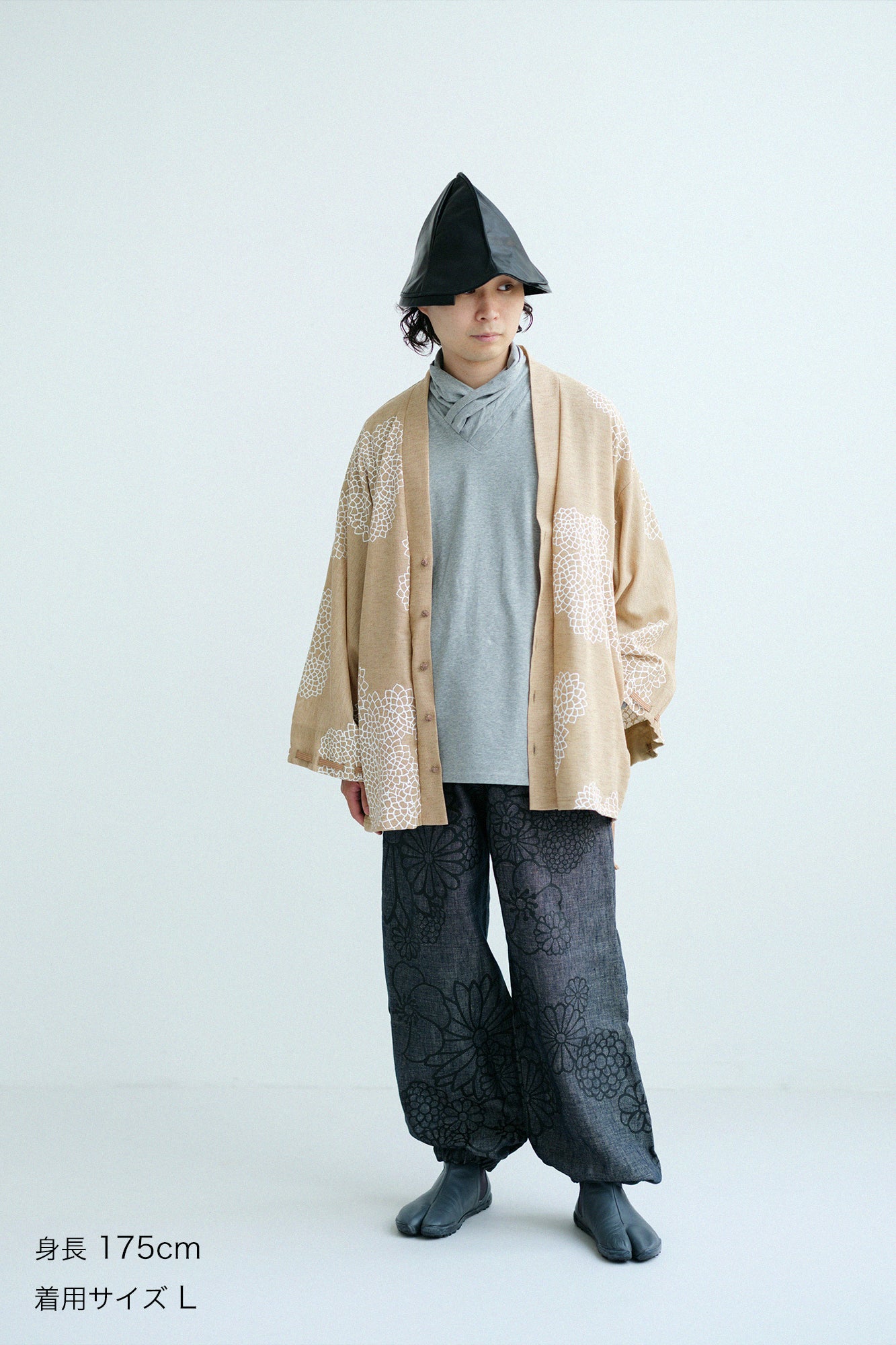 絡み織(からみおり) 伯爵羽織(はくしゃくばおり) 宮中袖(きゅうちゅうそで)/雲間(くもま)に菊 白橡(しろつるばみ)