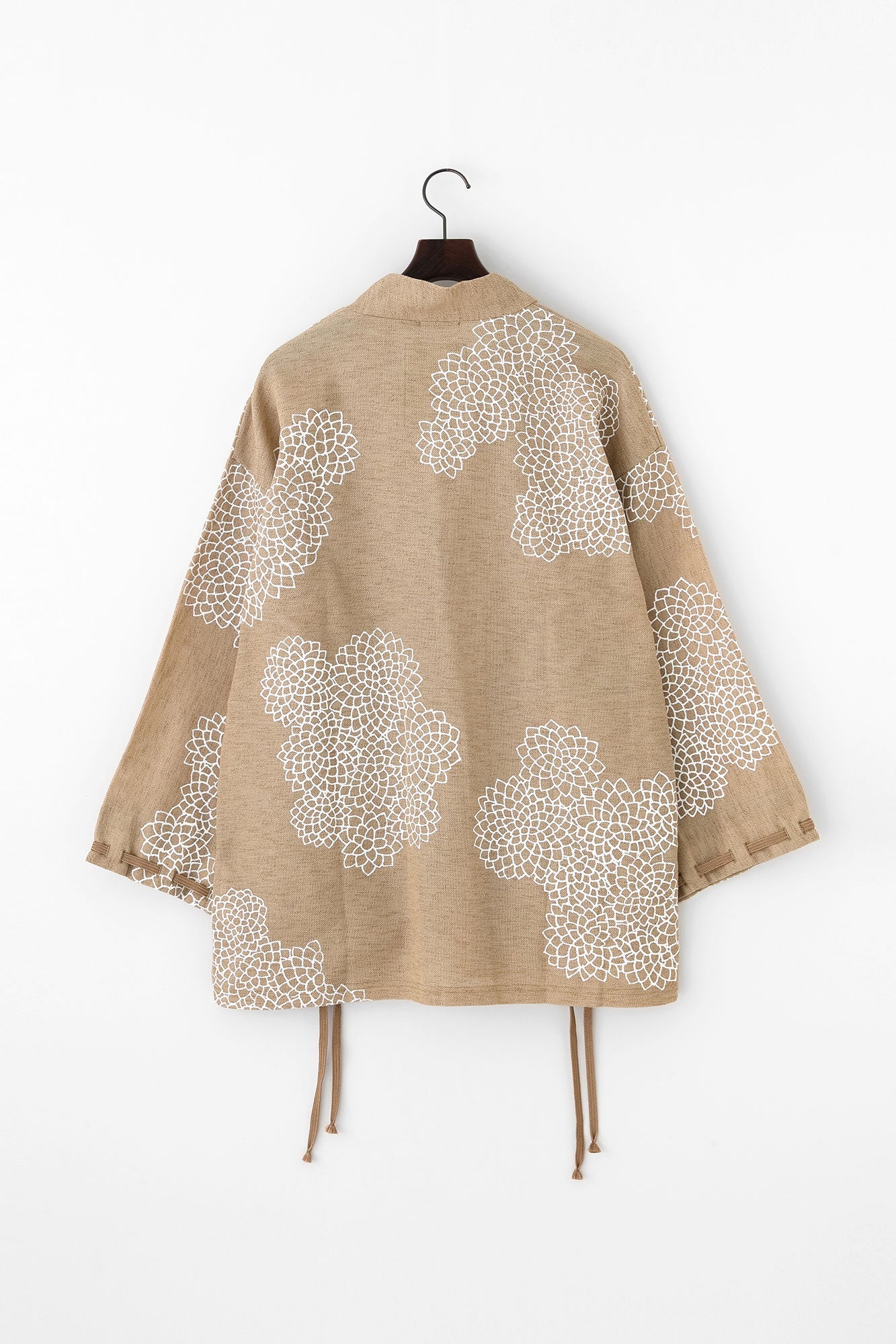 絡み織(からみおり) 伯爵羽織(はくしゃくばおり) 宮中袖(きゅうちゅうそで)/雲間(くもま)に菊 白橡(しろつるばみ)