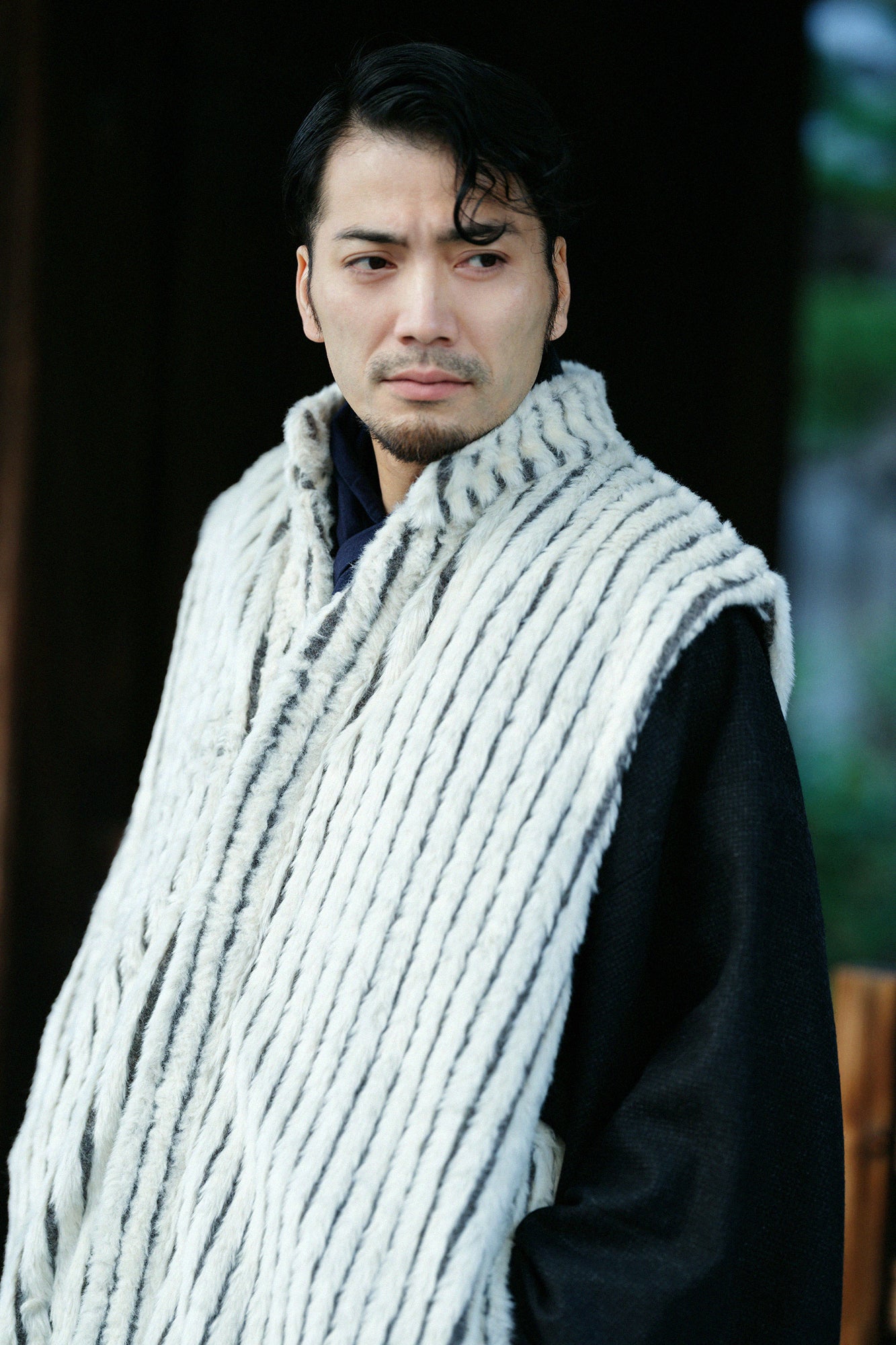 人造毛皮 畝 長陣羽織 附襯裡/鳥白色×黑色