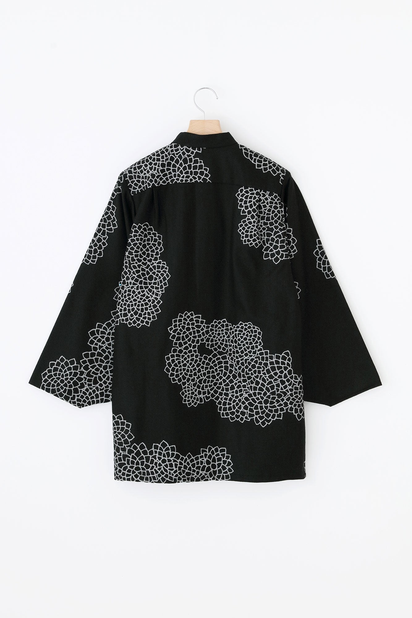 粗花呢 圓弧袖長版襯衫/雲間菊和留白 黑色