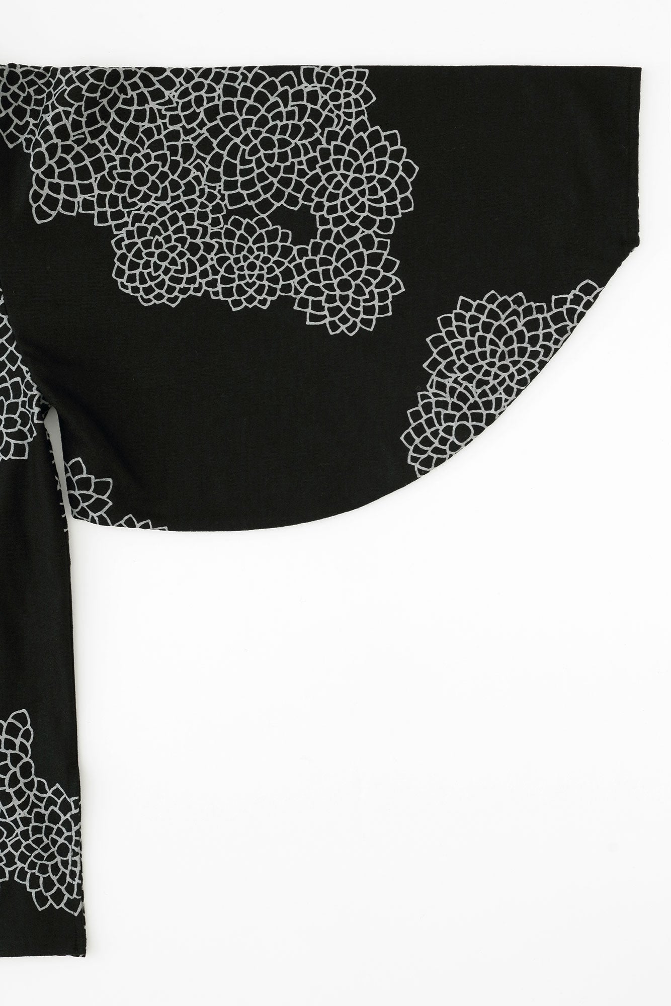 粗花呢 圓弧袖長版襯衫/雲間菊和留白 黑色