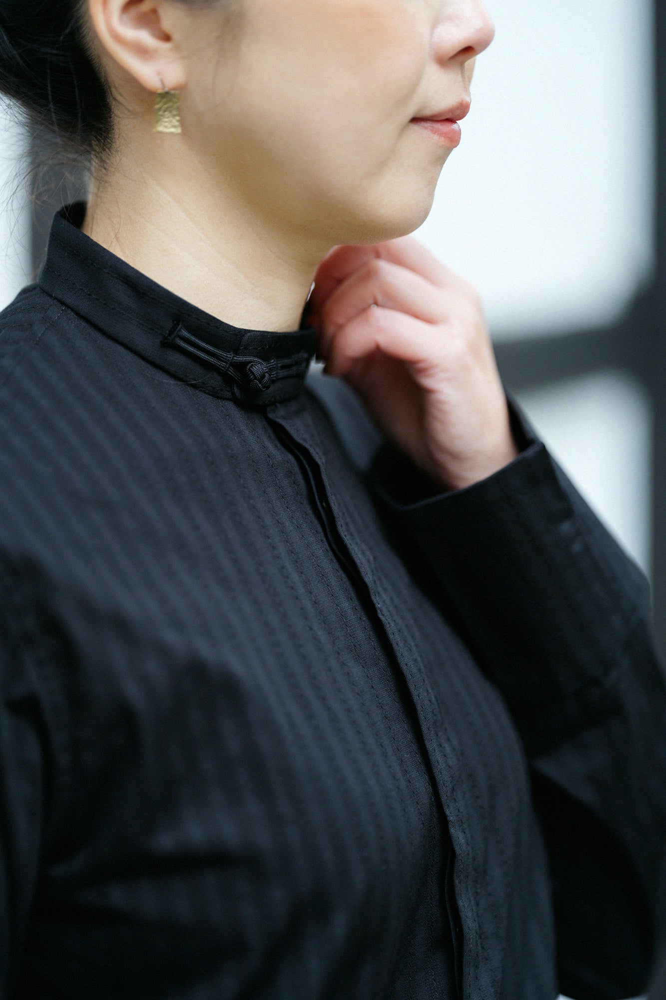 絡み織(からみおり) 円領長襯衣(えんりょうながしんい)/濡羽色(ぬればいろ)