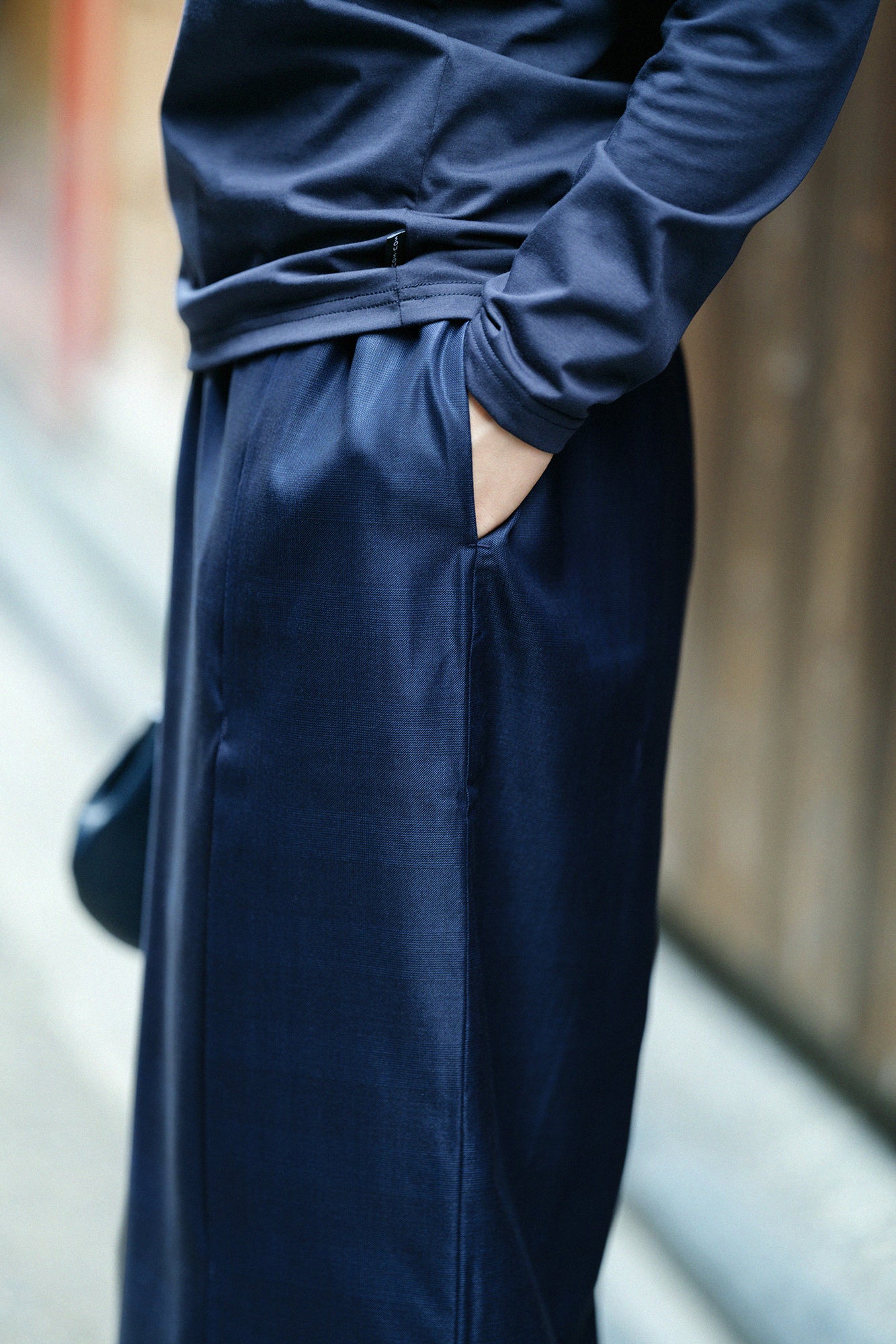 シルクウール 格子織(こうしおり) 一ノ襞(いちのひだ) 広形(ひろなり)もんぺ/濃紺(のうこん)