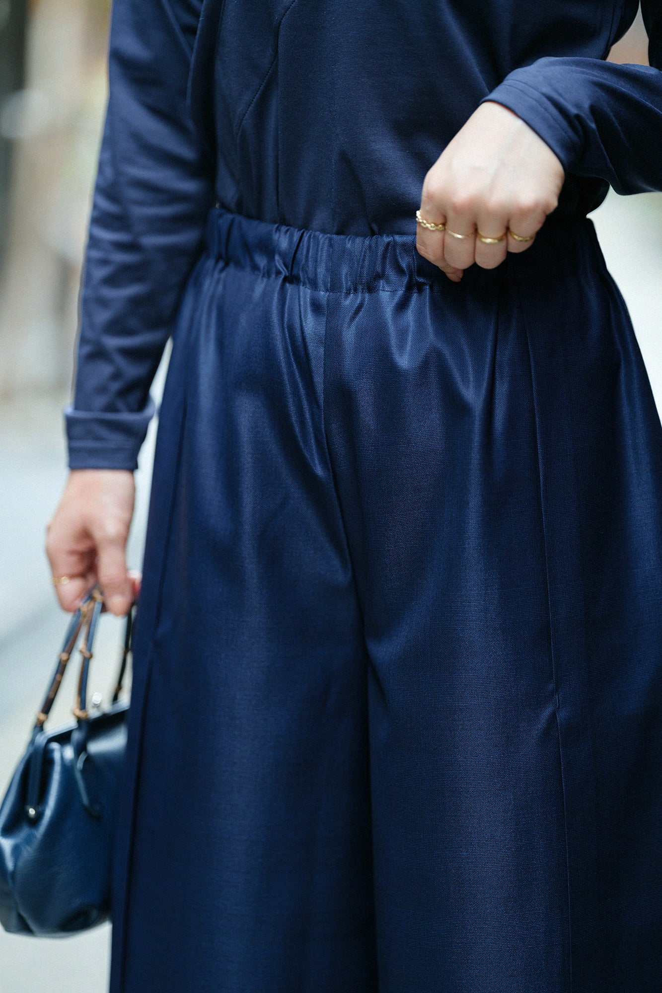 シルクウール 格子織(こうしおり) 一ノ襞(いちのひだ) 広形(ひろなり)もんぺ/濃紺(のうこん)