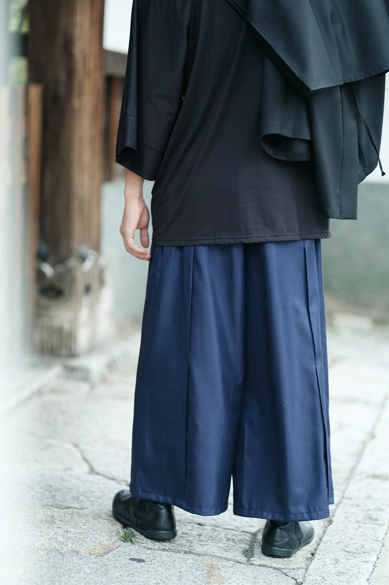 シルクウール 格子織(こうしおり) 一ノ襞(いちのひだ) 広形(ひろなり)もんぺ/濃紺(のうこん)