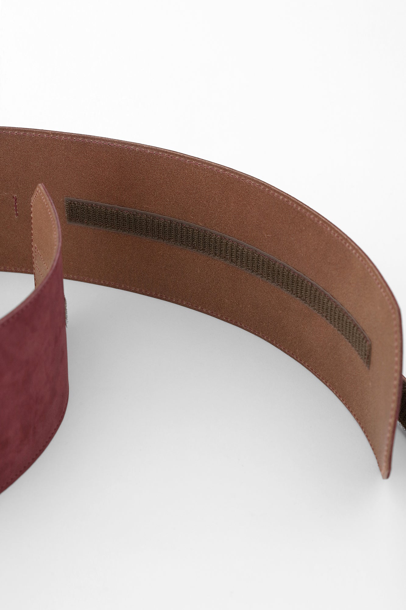 ヌバック 革帯 (かくたい)/臙脂色(えんじいろ)