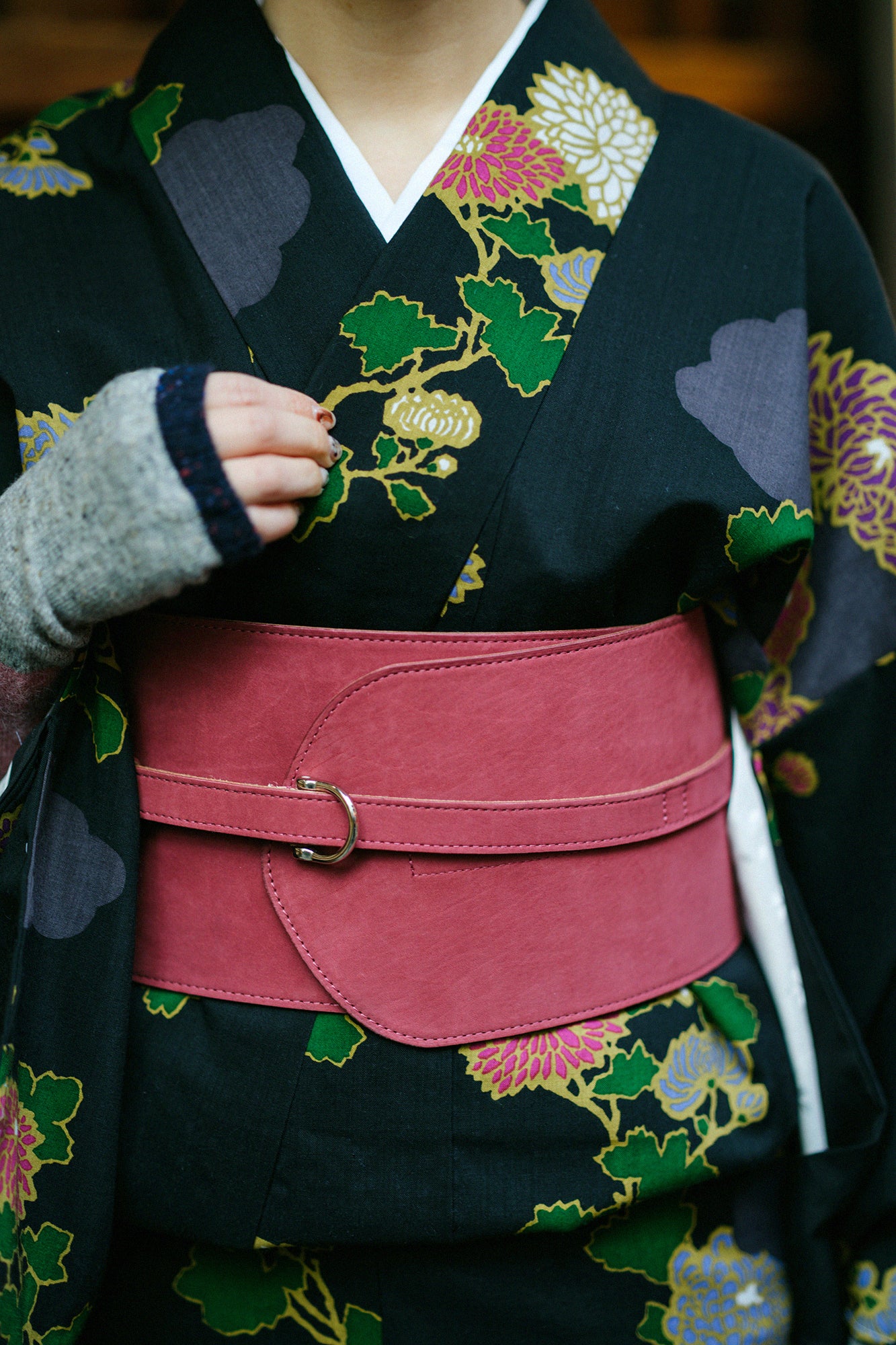 ヌバック 革帯(かくたい) おみな/臙脂色(えんじいろ)