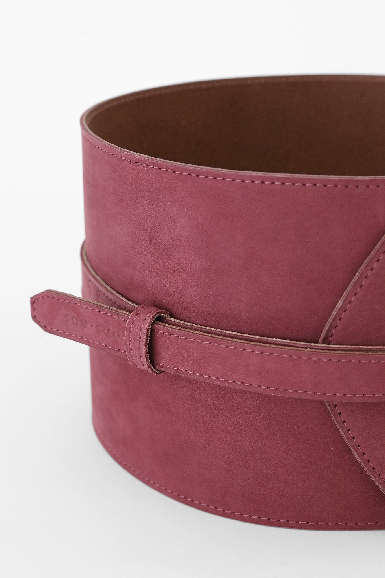 ヌバック 革帯(かくたい) おみな/臙脂色(えんじいろ)