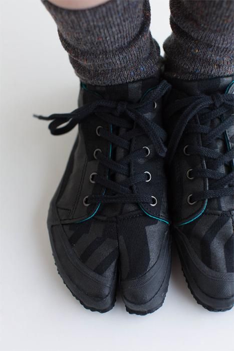 分趾足袋運動鞋 漸段/黑色×漆黒2