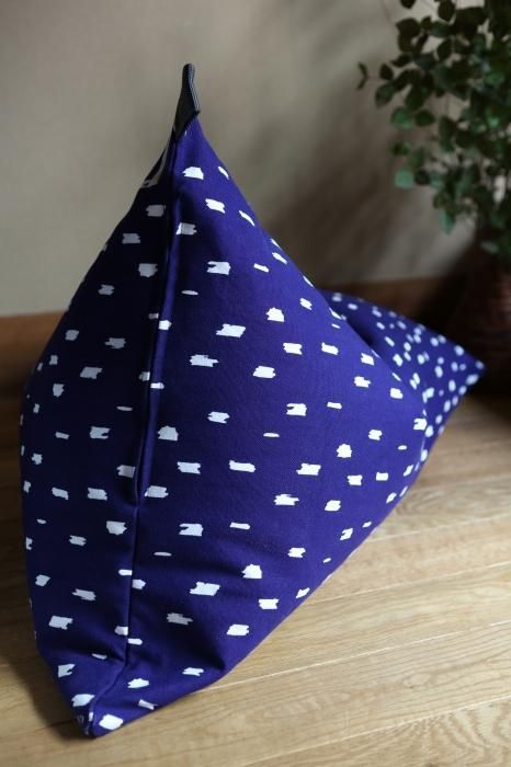 쿠션 좌식 의자/치기레구모 남색(쇼콘) x흰색【※도착까지 약 3주소요】