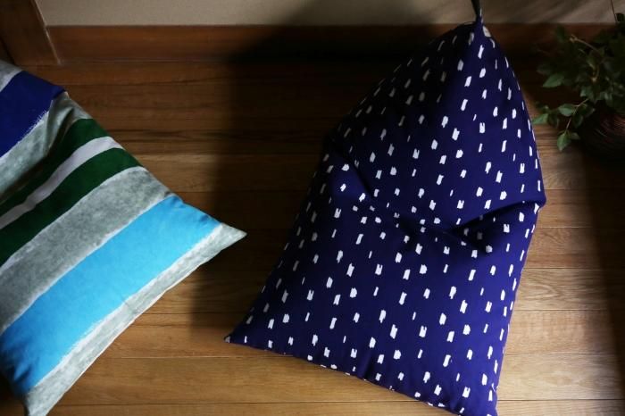 쿠션 좌식 의자/치기레구모 남색(쇼콘) x흰색【※도착까지 약 3주소요】