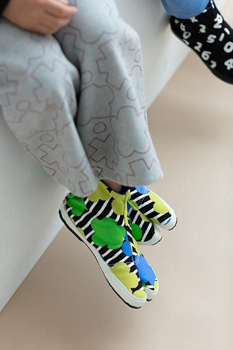 ● Split Toe Tabi Shoes for Kids / Woven Roses 2