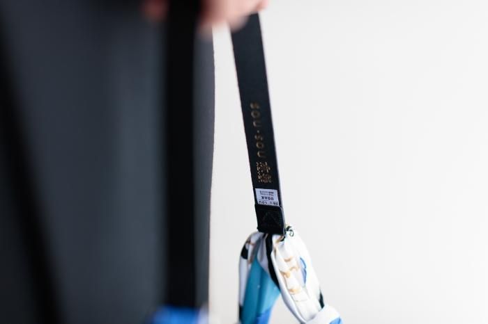 皮一寸(ひいき) 長(なが)/濡羽色(ぬればいろ)