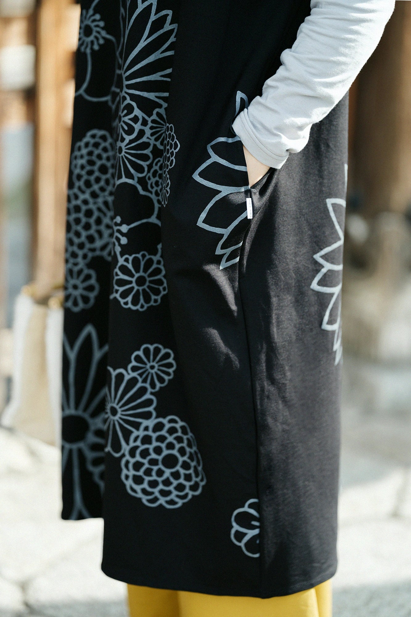 Interlock Knitting Rectangular Dress Shoulder Line/Gold Damask and Blank Black