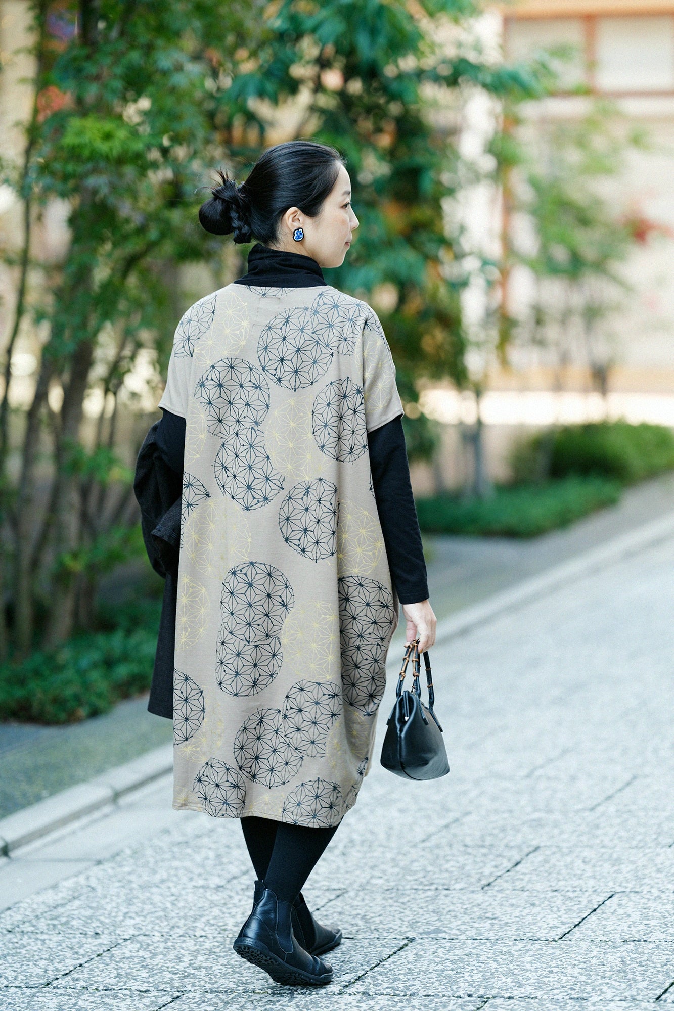 Interlock Knitting Rectangular Dress Shoulder Line/Hemp-leaf Pattern and Blank Beige