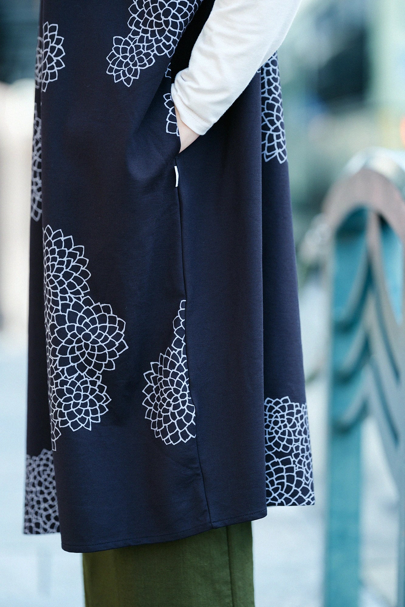 Interlock Knitting Rectangular Dress Shoulder Line/Chrysanthemum in Clouds and Blank Black Blue