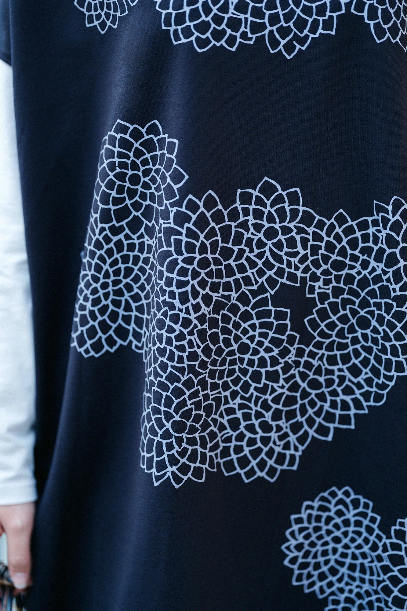 Interlock Knitting Rectangular Dress Shoulder Line/Chrysanthemum in Clouds and Blank Black Blue