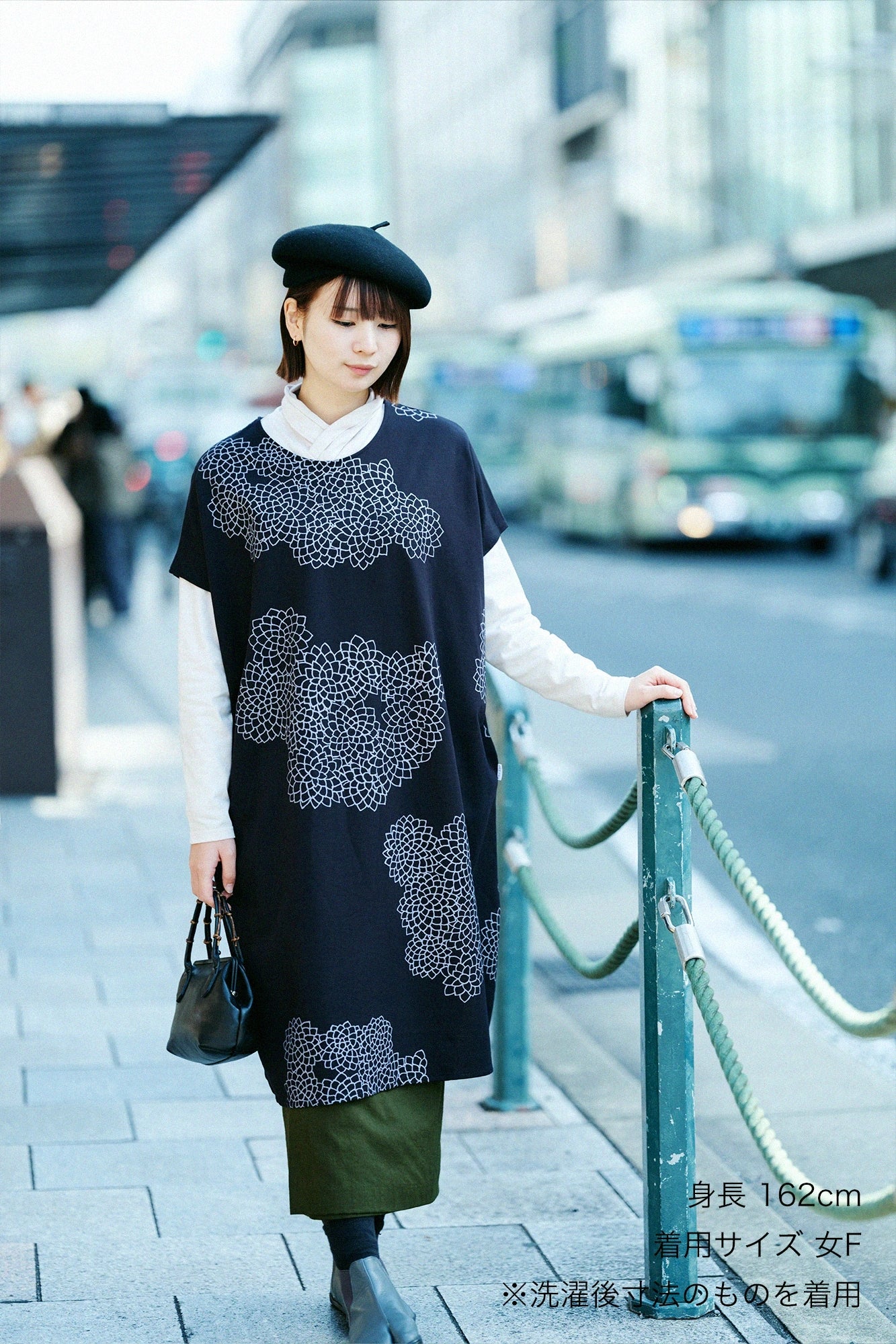Interlock Knitting Rectangular Dress Shoulder Line/Chrysanthemum in Clouds and Blank Black Blue