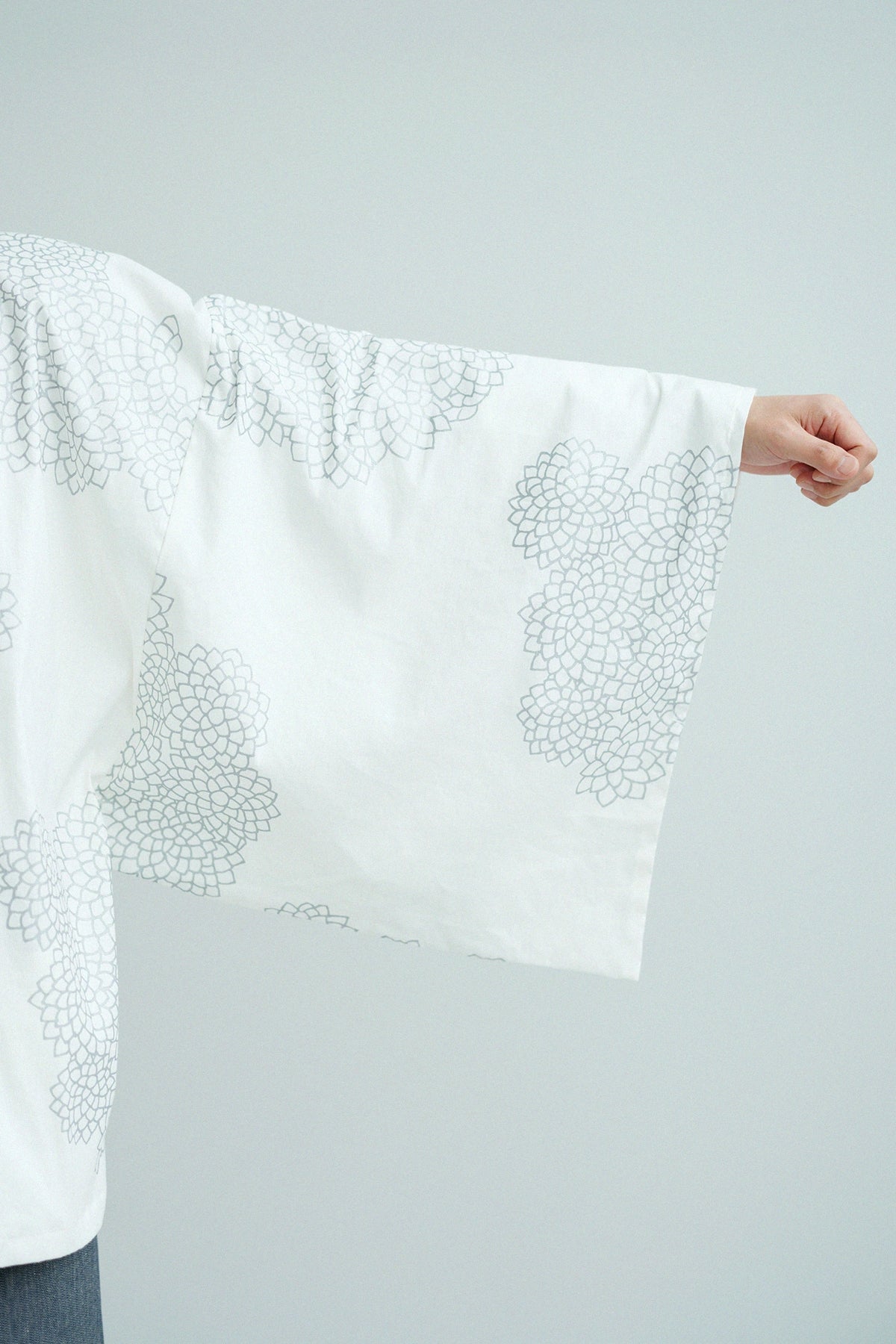 Shin Cotton-linen Blend Square Sleeve Cardigan/Chrysanthemum in Clouds White