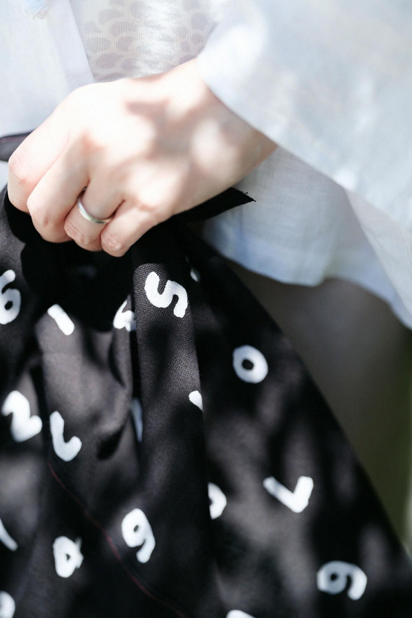 伊勢木綿 小巾折/SO-SU-U 濡羽色(ぬればいろ)