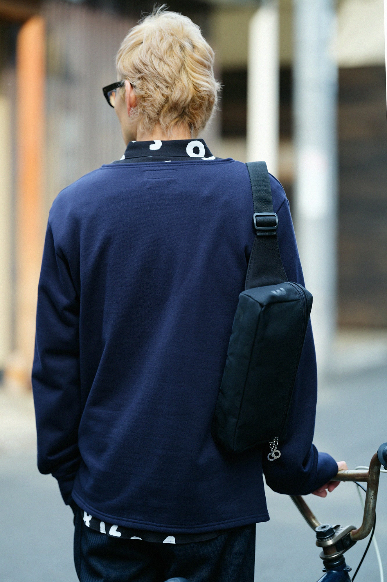 內抓毛 船領運動衫/深藍色×SO-SU-U十數 昆