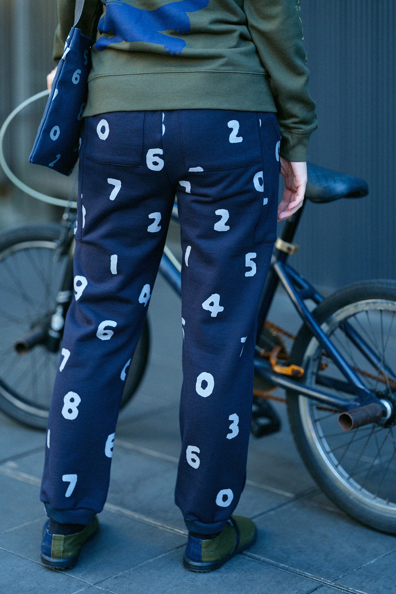 內抓毛BIKE長褲/深藍色×SO-SU-U十數
