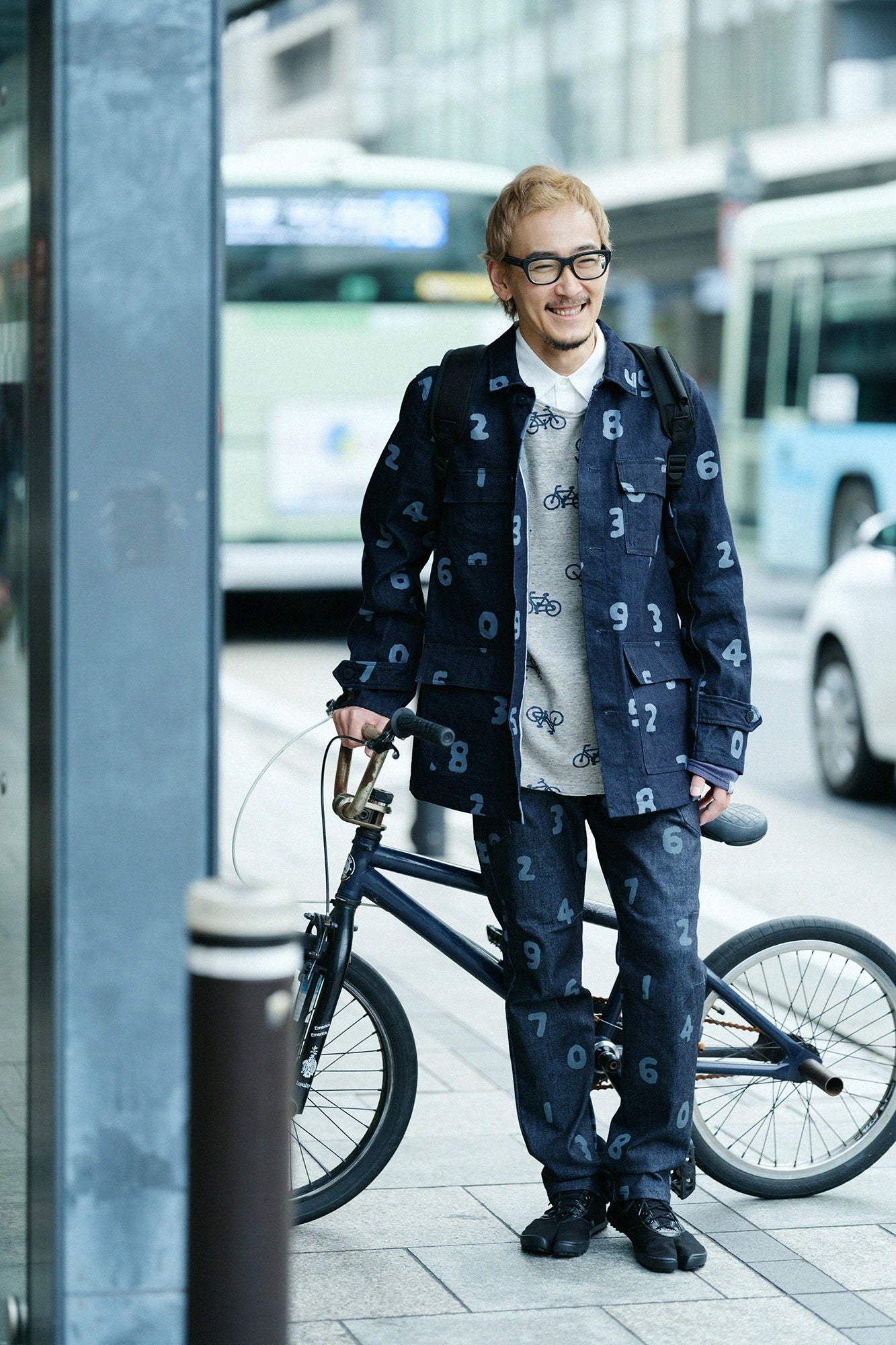 純棉雙面針織 模切長袖T-shirt/單車圖案處處 混米白色