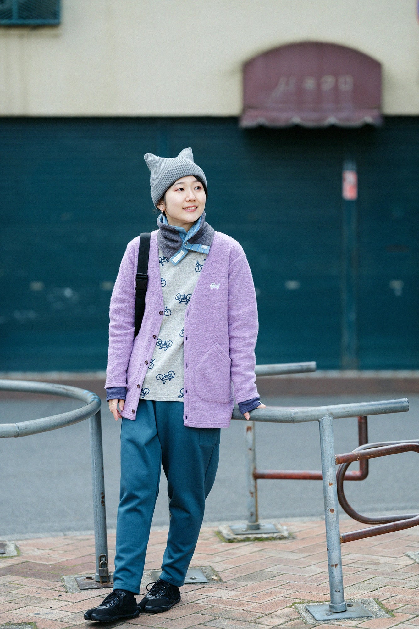 純棉雙面針織 模切長袖T-shirt/單車圖案處處 混米白色