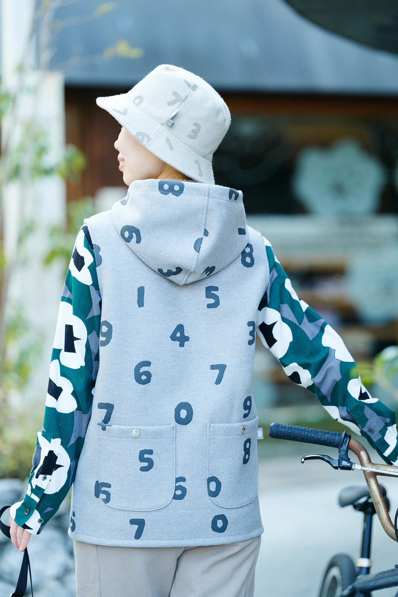 ダブルメルトン BIKEフードベスト/SO-SU-U グレー