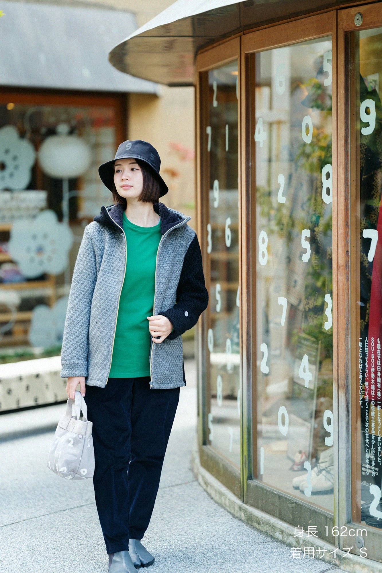 彈性燈芯絨 休閒窄管長褲/藍黑色