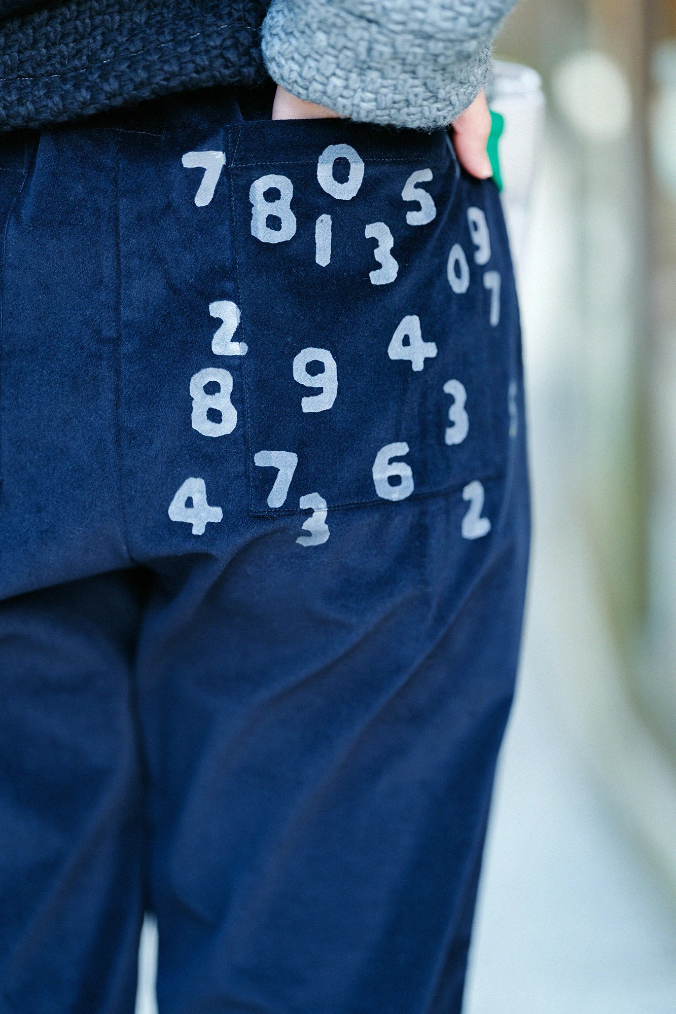 彈性燈芯絨 休閒窄管長褲/藍黑色