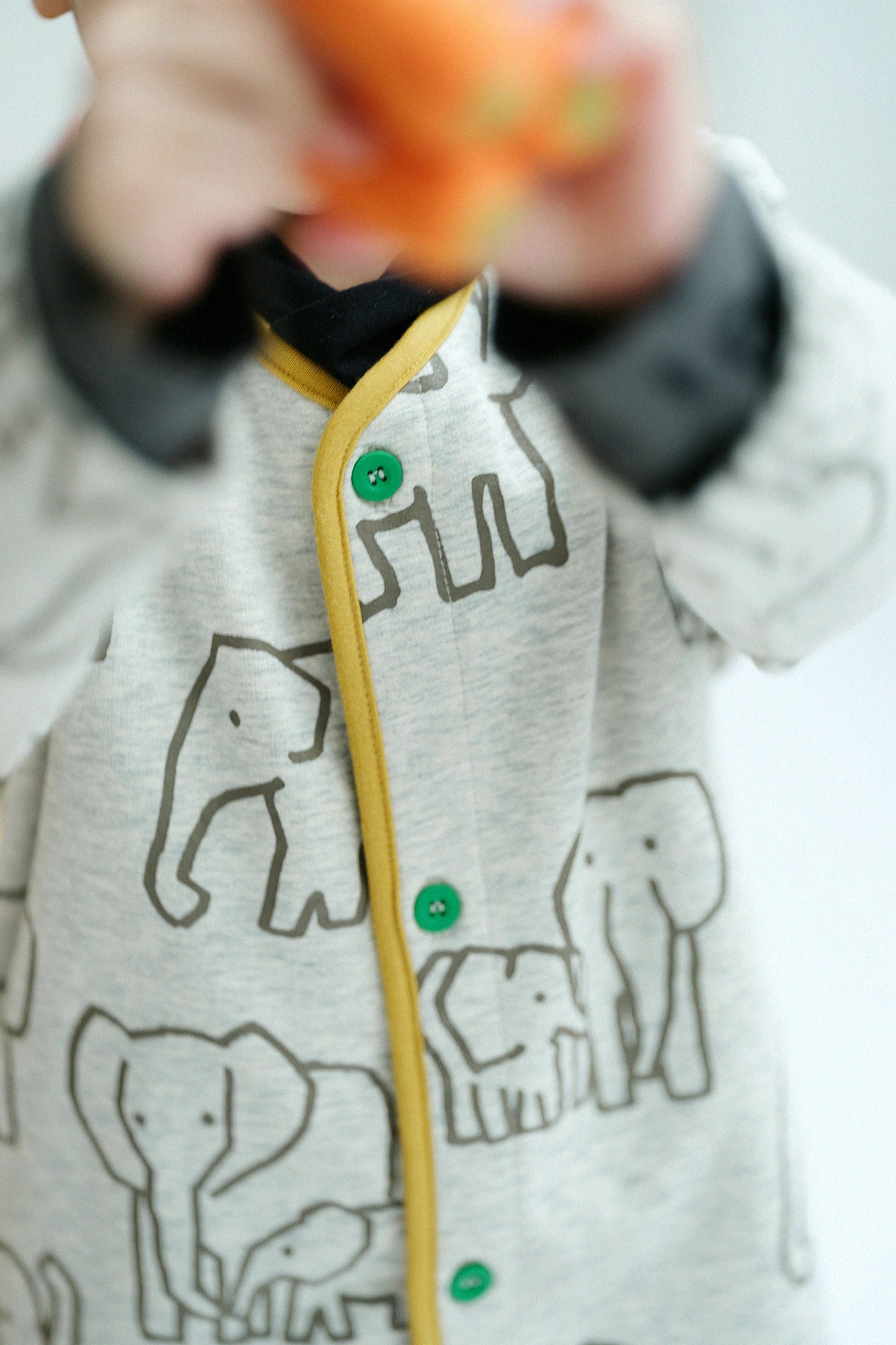 ●內抓毛 雙色袖外套/象 米白色