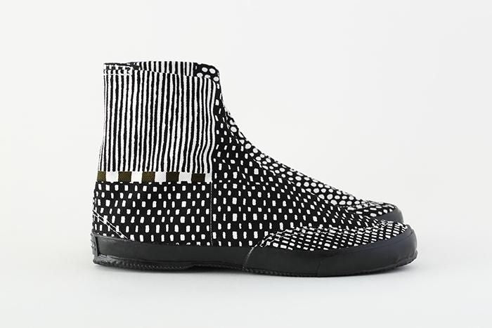 苔藓上的圆形地下室塔布/太空大小的黑色墨水(Magasane,sumiguro)