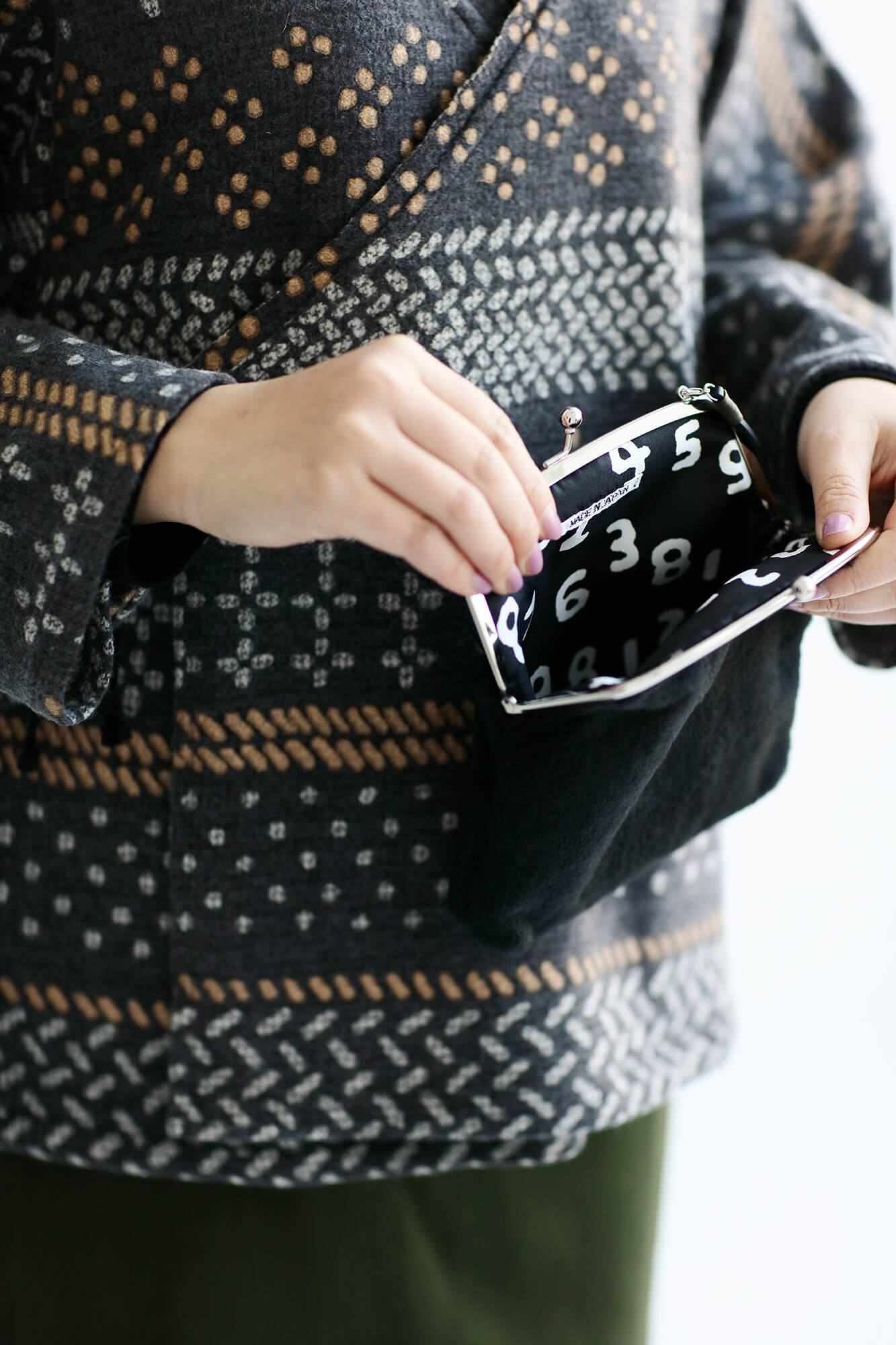 フェイクファー がま口 大/濡羽色(ぬればいろ)