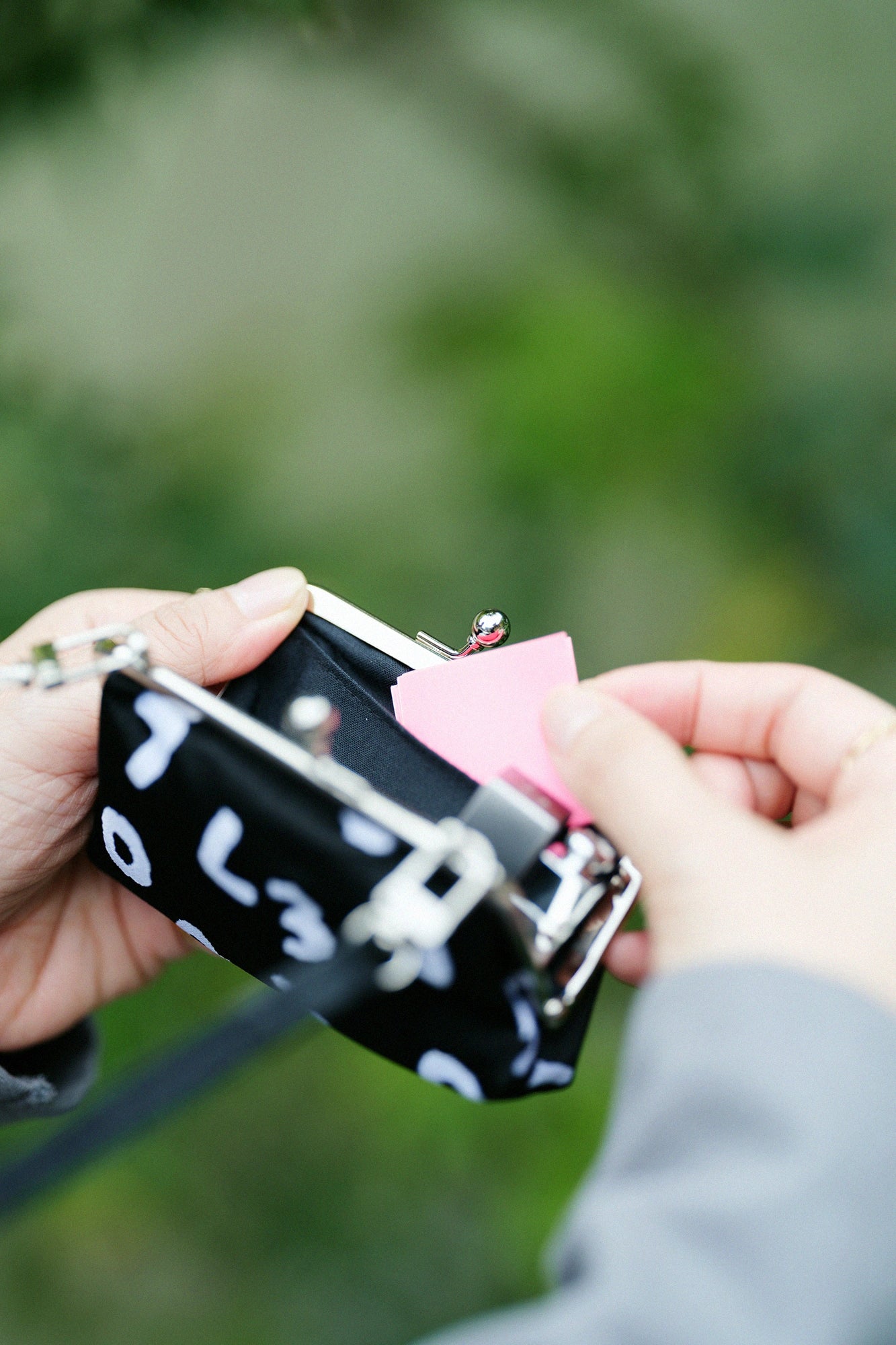 錦織口金包 中/SO-SU-U十數 昆 上下 黑色