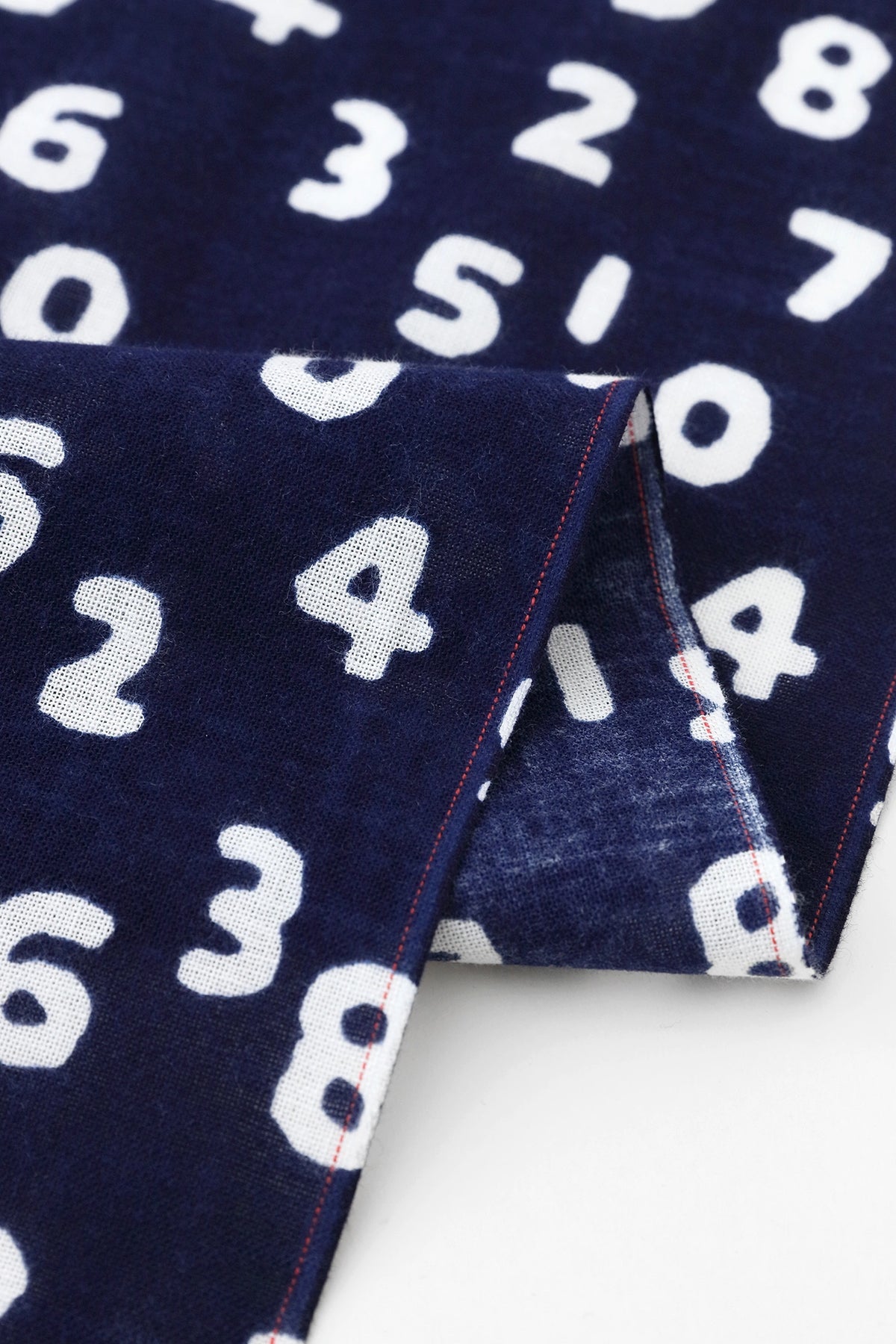 Tissu en soie Itomaki textile / SO-SU-U Kon (bleu foncé) Kōshaku (intense)