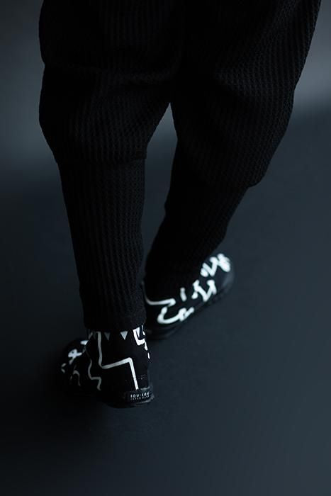 Split Toe Tabi Shoes / Letter Black