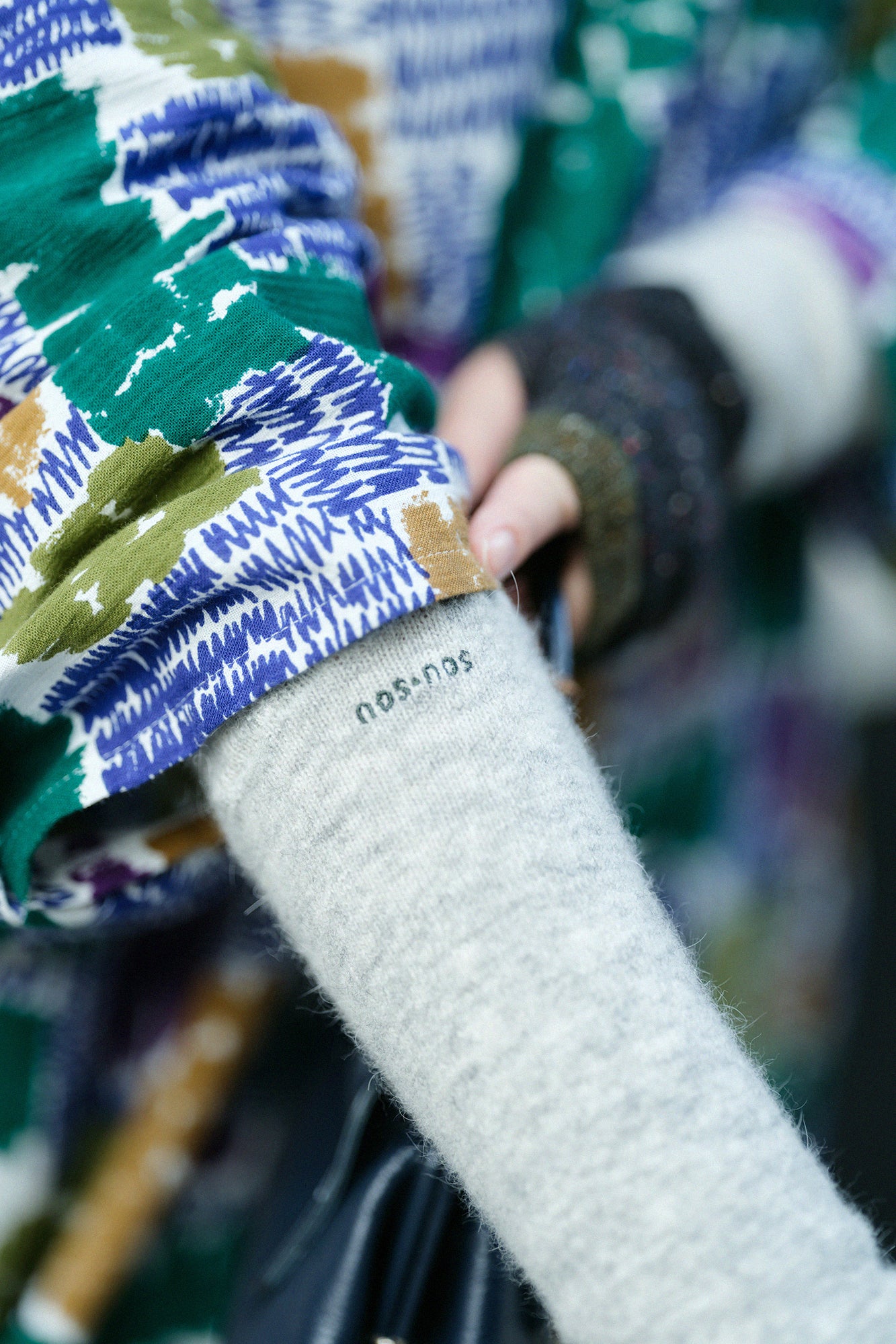 アンゴラ混 小手(こて)/海松色(みるいろ)2