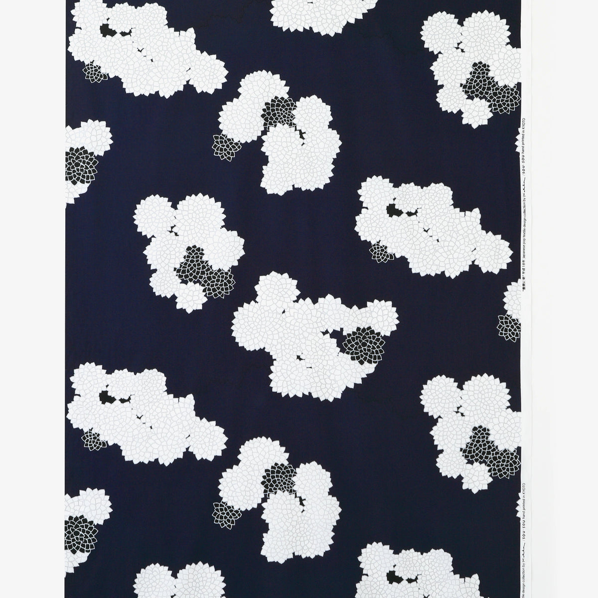 Textil nach Gewicht verkauft (21. Leinwandbindung)/Chrysantheme zwischen Wolken <50 cm>