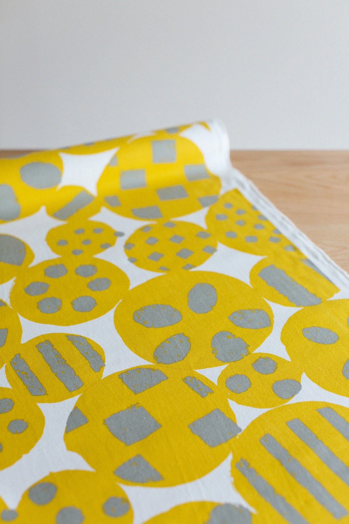 Textil nach Gewicht verkauft (Leinwand Nr. 8) / Urara Kiki <50 cm>