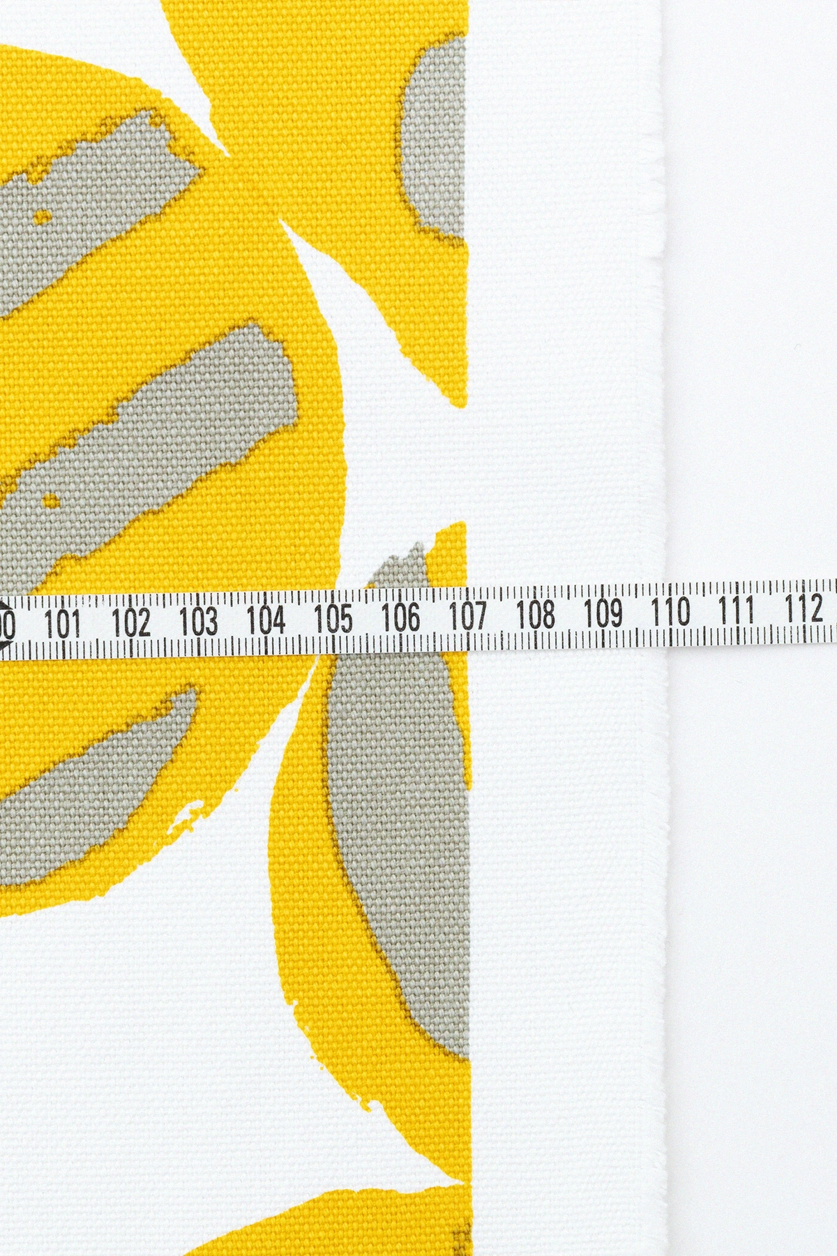 Textil nach Gewicht verkauft (Leinwand Nr. 8) / Urara Kiki <50 cm>