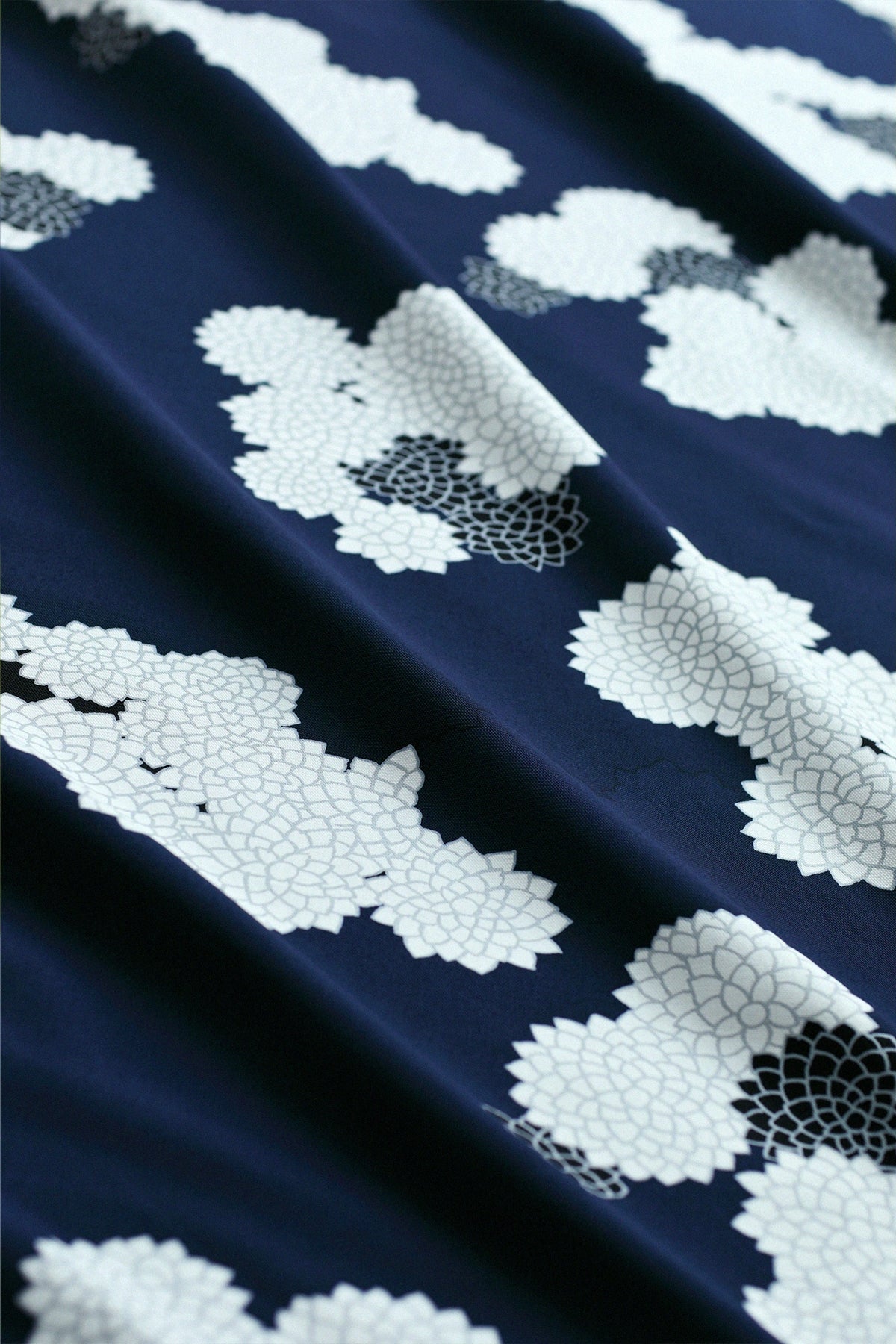 Textil nach Gewicht verkauft (Leinwand Nr. 8)/Chrysantheme zwischen Wolken <50 cm>