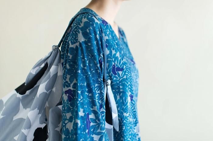 皮一寸(ひいき)/濃縹(こきはなだ)