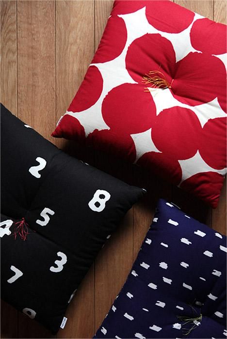 SOU・SOUKyoto Cushion(21 Count Plain Weave)/Marbles Milky white×Red【※Delivery in 3 weeks】