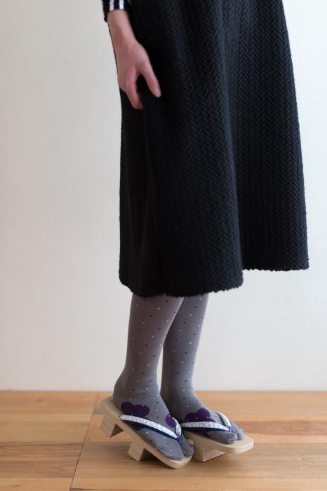 在Tabi(膝盖以下) / Risshun(女性)下