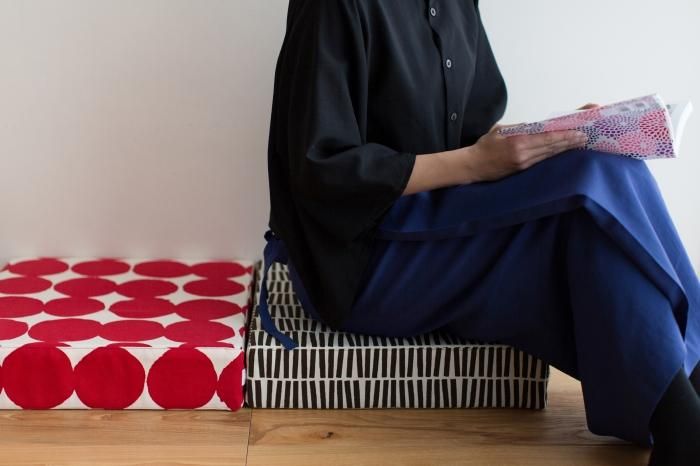 箱座布団/おはじき大 乳白(にゅうはく)×深緋(こきひ)【※お届けに約3週間】