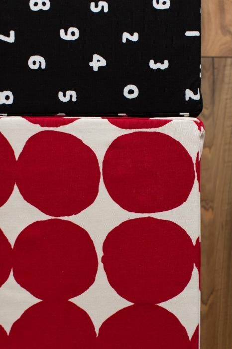 箱座布団/おはじき大 乳白(にゅうはく)×深緋(こきひ)【※お届けに約3週間】